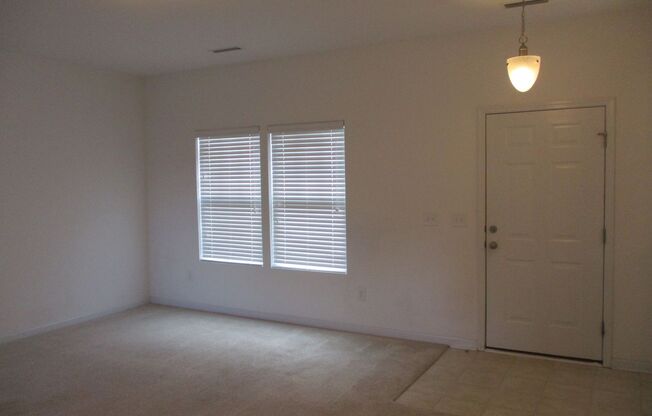 Spacious 2-Story House w/Double Garage For Rent