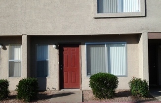 3 bedroom townhome - yard - full size w/d - Glendale