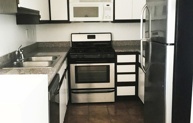 2 beds, 2 baths, 1,000 sqft, $2,654, Unit 213