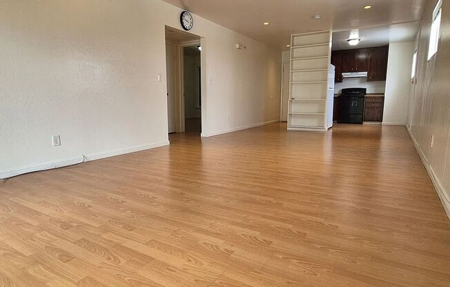FOR RENT: Updated 2 Bedroom Unit in Prime Daly City Location
