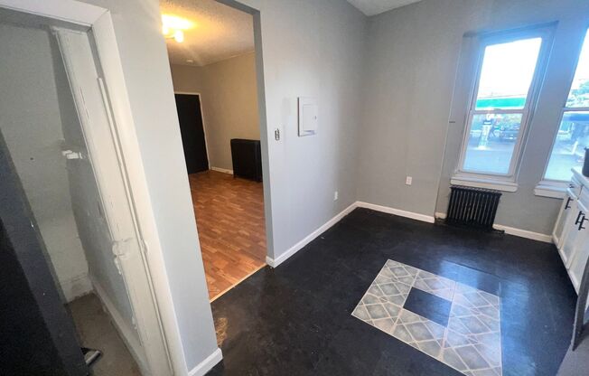 2 beds, 1 bath, $1,075, Unit 1