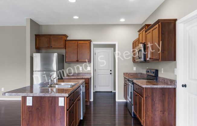 3 beds, 2 baths, $1,649