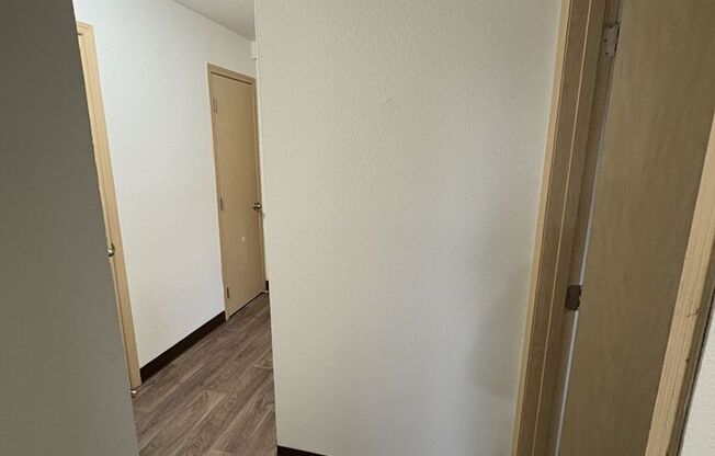 2 beds, 1 bath, 650 sqft, $1,275, Unit 1505-23