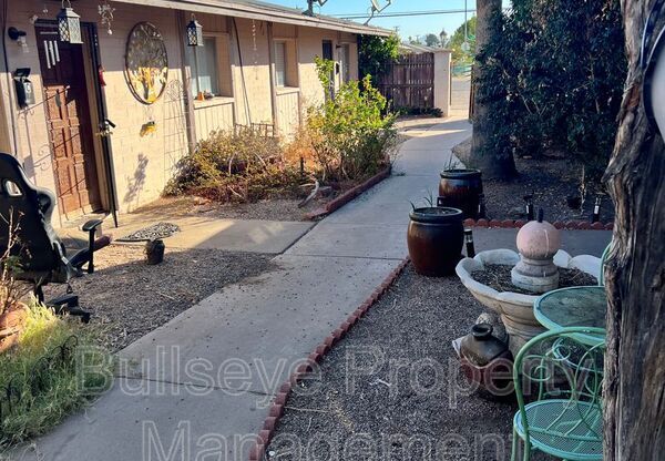 454 S STAPLEY DR
