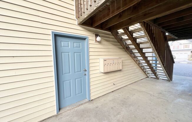 2 beds, 1 bath, $1,515, Unit 451 Frizzell Avenue Unit D R