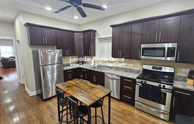 1419 W GRAND AVE