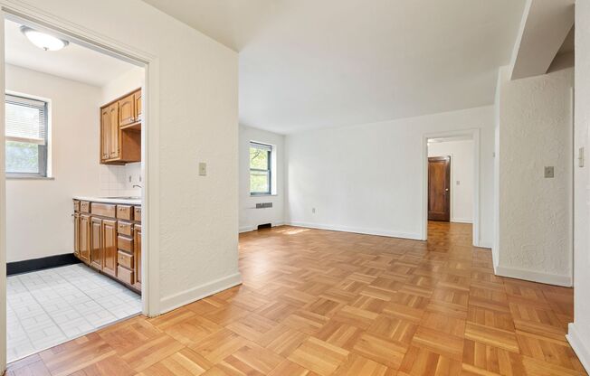 1 bed, 1 bath, 851 sqft, $1,000, Unit 306