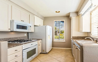 1 bed, 1 bath, $2,595, Unit # 51