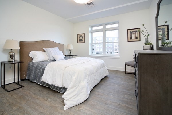 2 beds, 2 baths, 978 sqft, $3,850, Unit 101
