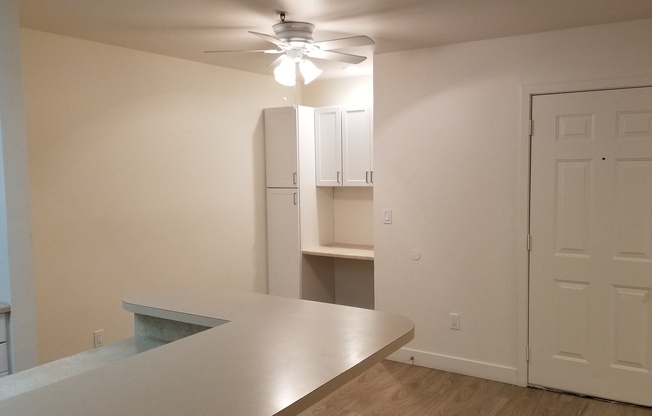 2 beds, 1 bath, 780 sqft, $1,595, Unit B202