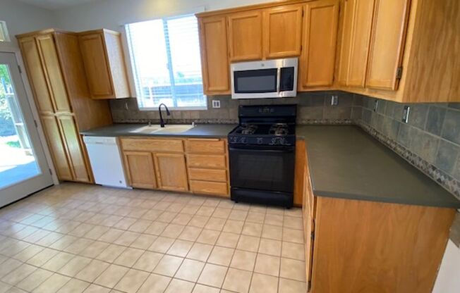 3 beds, 2 baths, $2,450