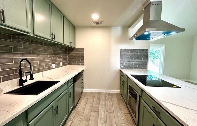 8 beds, 3 baths, $10,400, Unit House