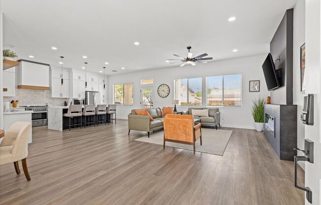 Gorgeous 2 Bedroom Furnished Modern Home