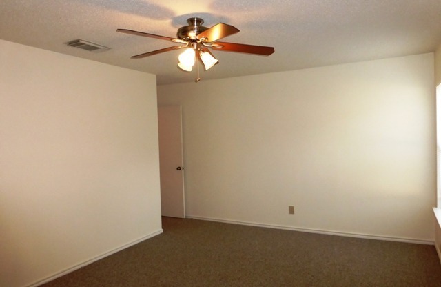 3 beds, 2 baths, $1,750