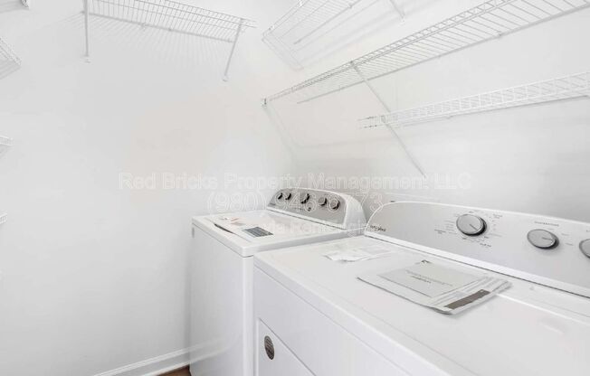 3 beds, 2.5 baths, 1,387 sqft, $1,695