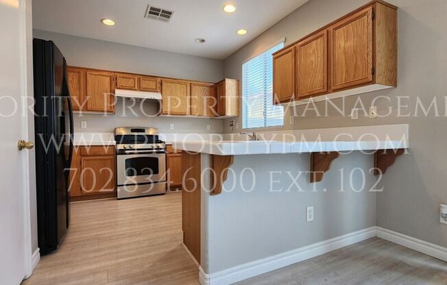 3 Bedroom, 2 1/2 BATH SPACIOUS!~Updated Paint/Flooring