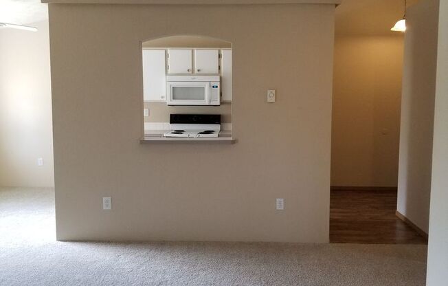 2 beds, 1 bath, 867 sqft, $1,375, Unit Ridge-5