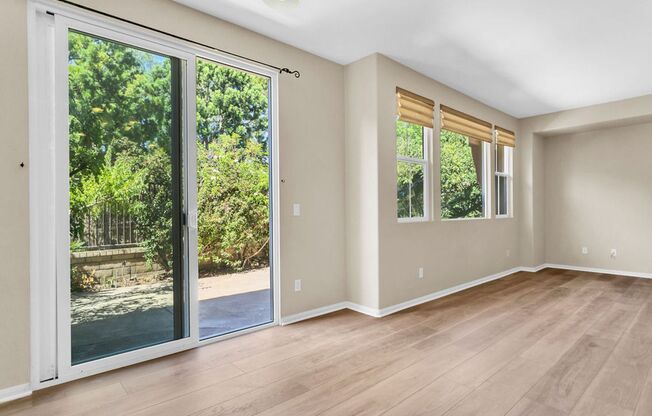 Beautiful townhome in Mission Valley!  Available May 12th.