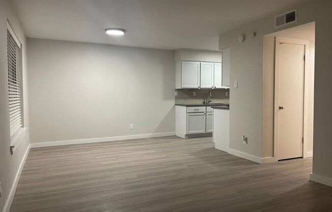 2 beds, 1 bath, 900 sqft, $1,550, Unit LAW7-112