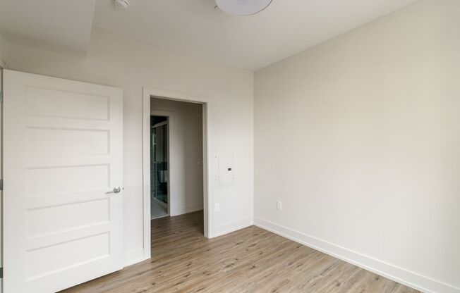 2 beds, 2 baths, $1,725, Unit 1050 N 4th St. Apt. 305