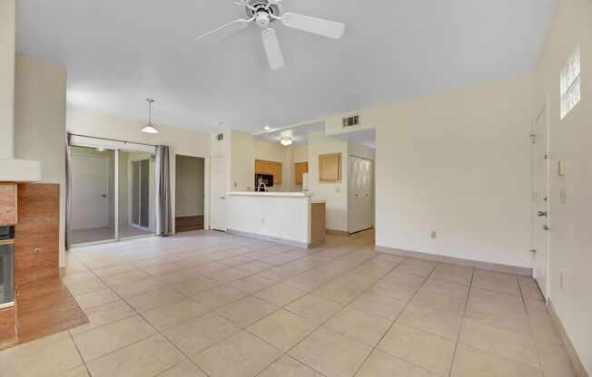 Downstairs 2 bedroom condo in Green Valley