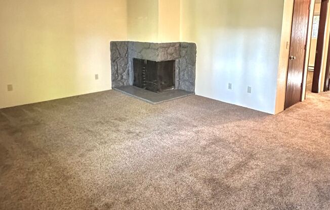 2 beds, 1 bath, 920 sqft, $1,500, Unit 7619-04