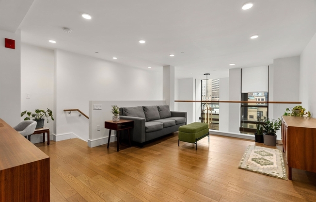 2 beds, 1.5 baths, 1,368 sqft, $5,500, Unit 906