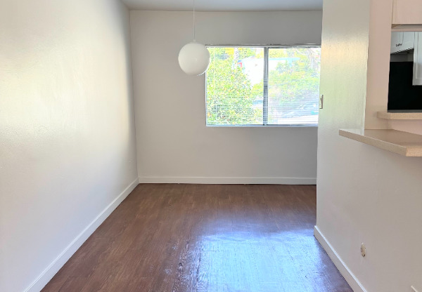 963 EDGECLIFFE DR