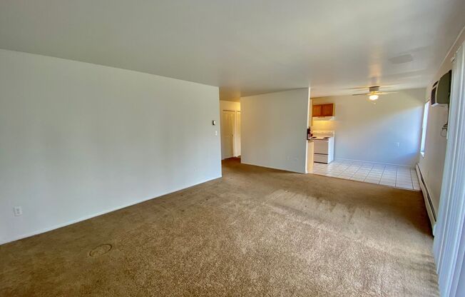 2 beds, 1 bath, 900 sqft, $1,295, Unit 21