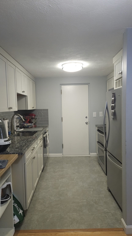 2 beds, 1 bath, 877 sqft, $2,500, Unit 12