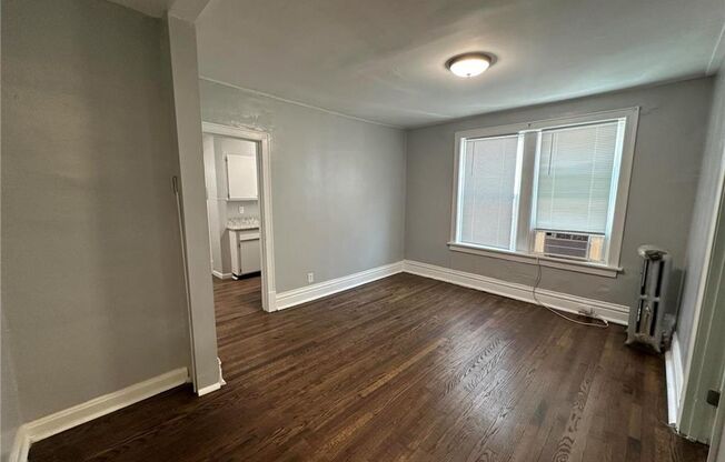 2 beds, 1 bath, 888 sqft, $925, Unit Lindenwood Ave 4950-A