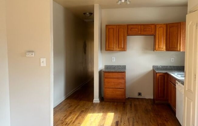 2 beds, 1 bath, 1,000 sqft, $1,000, Unit Apt. 2B