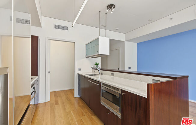 1 bed, 1.5 baths, 1,090 sqft, $3,000, Unit 302