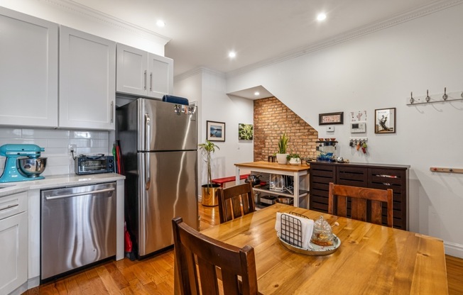 584 VANDERBILT AVE