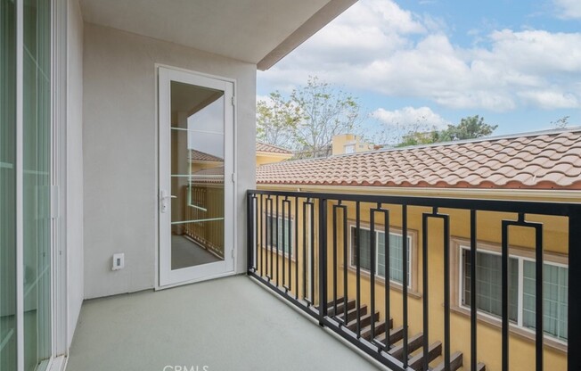 10218 FERNGLEN AVE