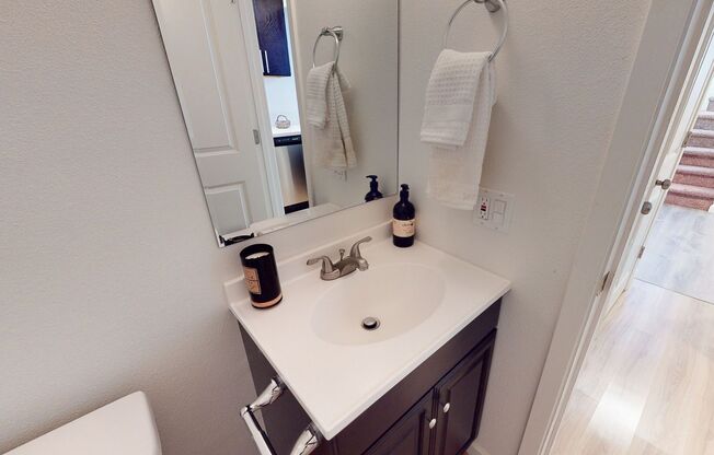 1 bed, 1.5 baths, 650 sqft, $1,375, Unit 208