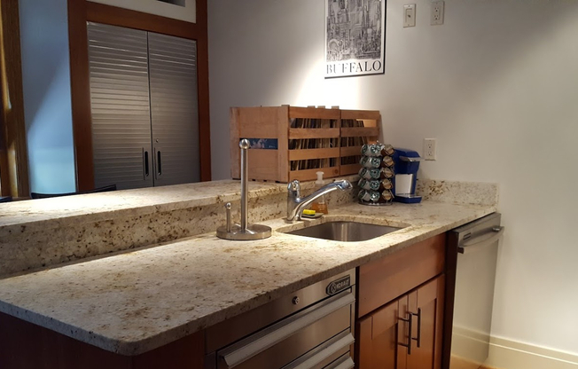1 bed, 1 bath, 700 sqft, $1,385, Unit 717-4