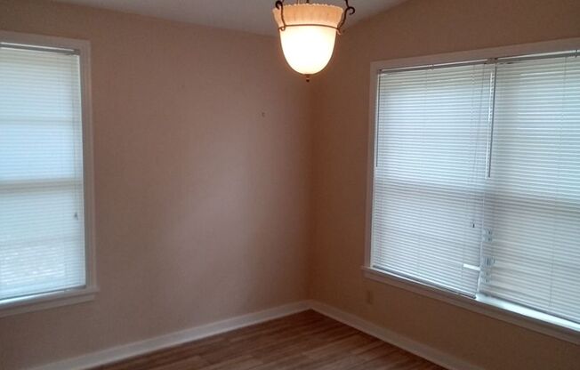 2 beds, 1 bath, $1,300