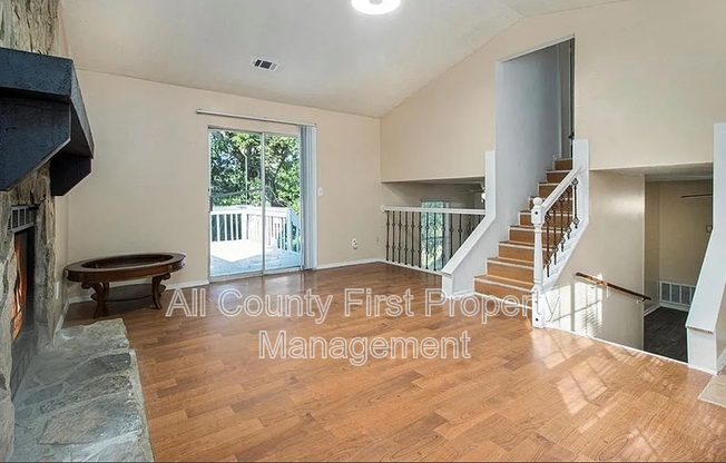 1077 MAINSTREET VLY DR