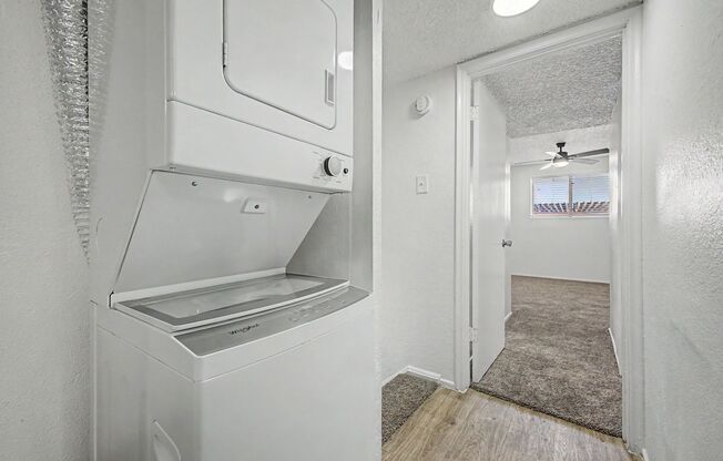 2 beds, 2 baths, 992 sqft, $1,595, Unit 24
