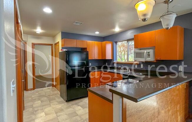 Large 6-Bedroom Whitman Neighborhood House; *Half Off 2nd Month Rent*