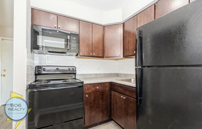 Studio, 1 bath, $1,300, Unit 4F
