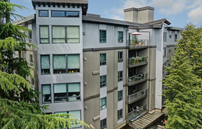 5001 CALIFORNIA AVE SW