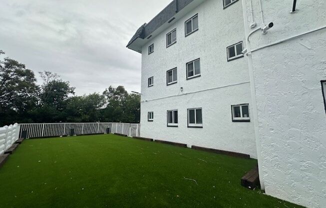 2 beds, 2 baths, 900 sqft, $1,995, Unit 302