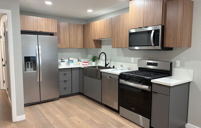 2 beds, 1 bath, 950 sqft, $2,805, Unit 0007