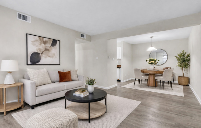 Discover Your New Home at Country Creek Apartments!