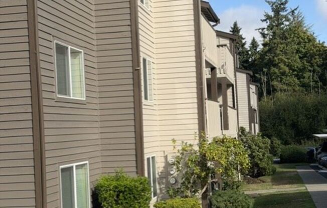 2 beds, 1 bath, 860 sqft, $2,295, Unit C-201