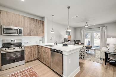 1 bed, 1 bath, 726 sqft, $1,660