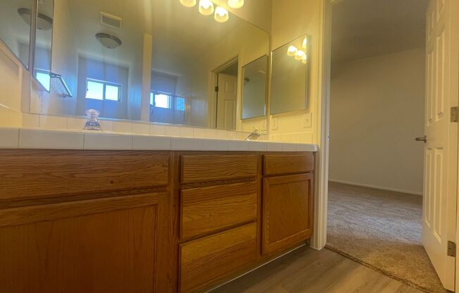 2 beds, 2 baths, $1,300