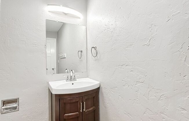 2 beds, 1 bath, 780 sqft, $1,200, Unit SC821